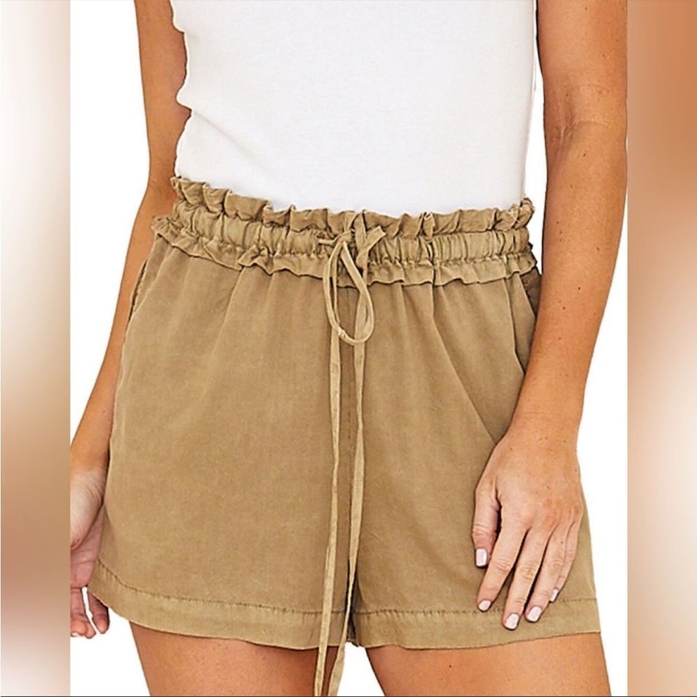 NWT 103.00
Bella Dahl High Tide Ruffle Waist Short Size Medium Olive